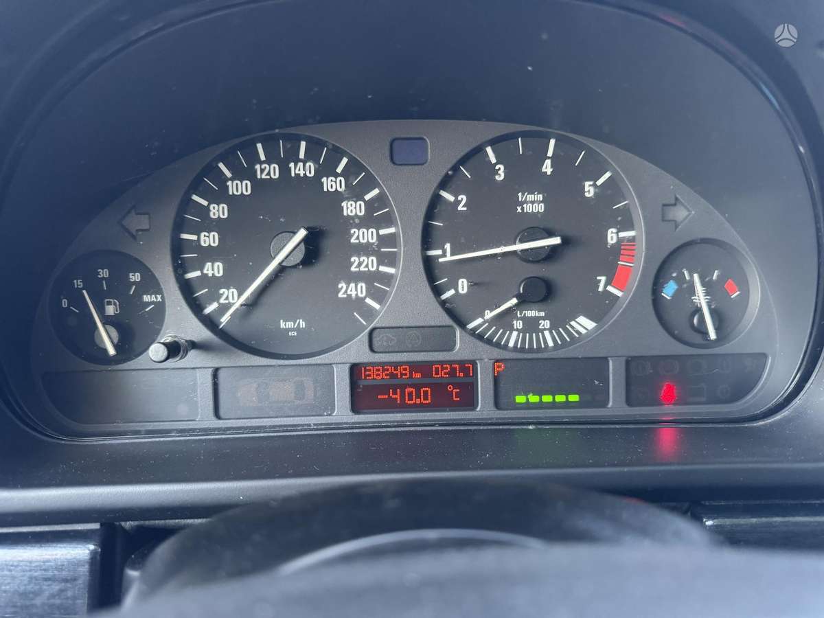 BMW 525, 2.5 l., Седан