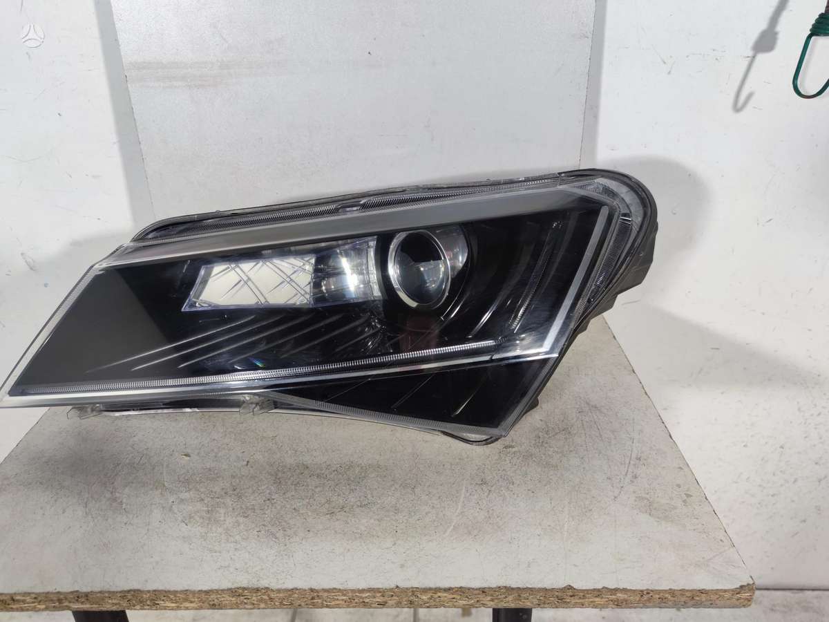 Skoda Superb, 3V1941015A, lights