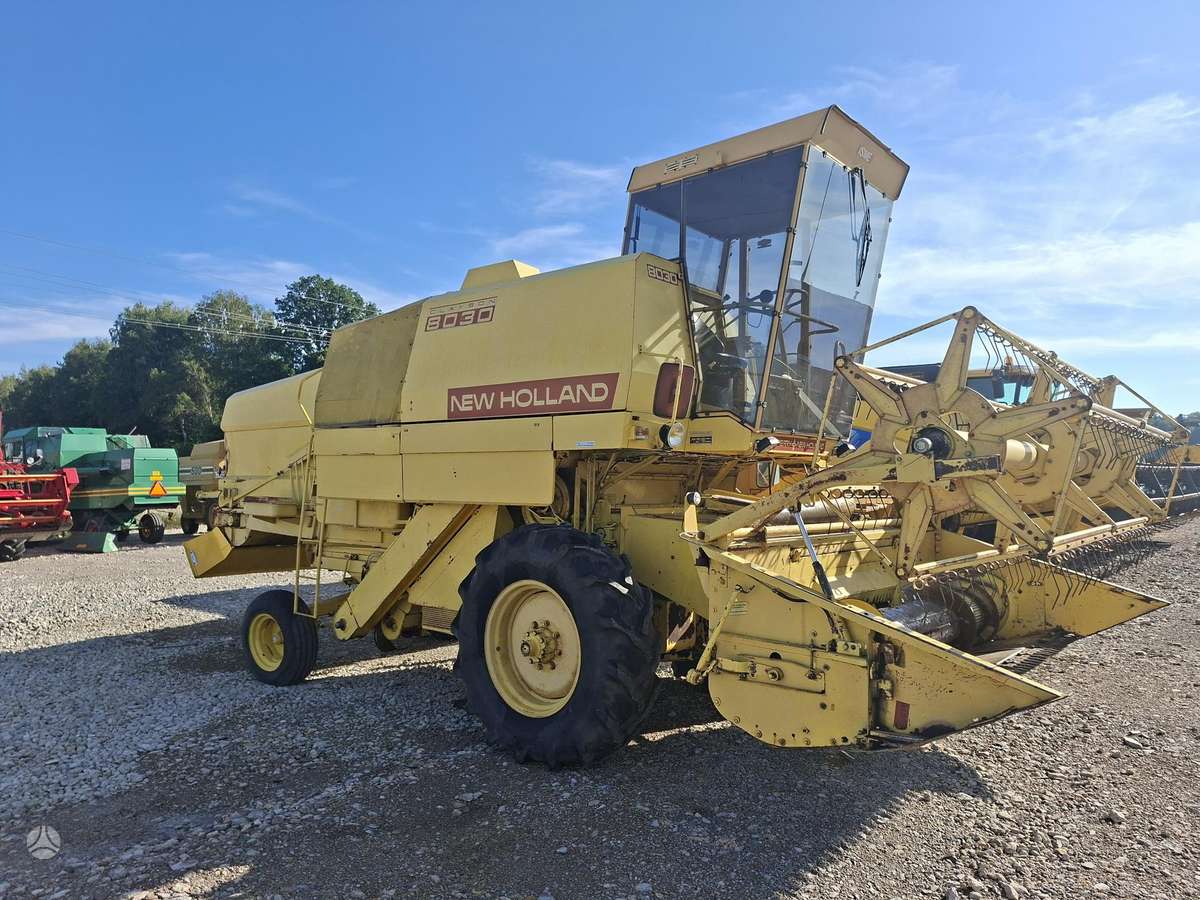 New Holland 8030, combine harvesters