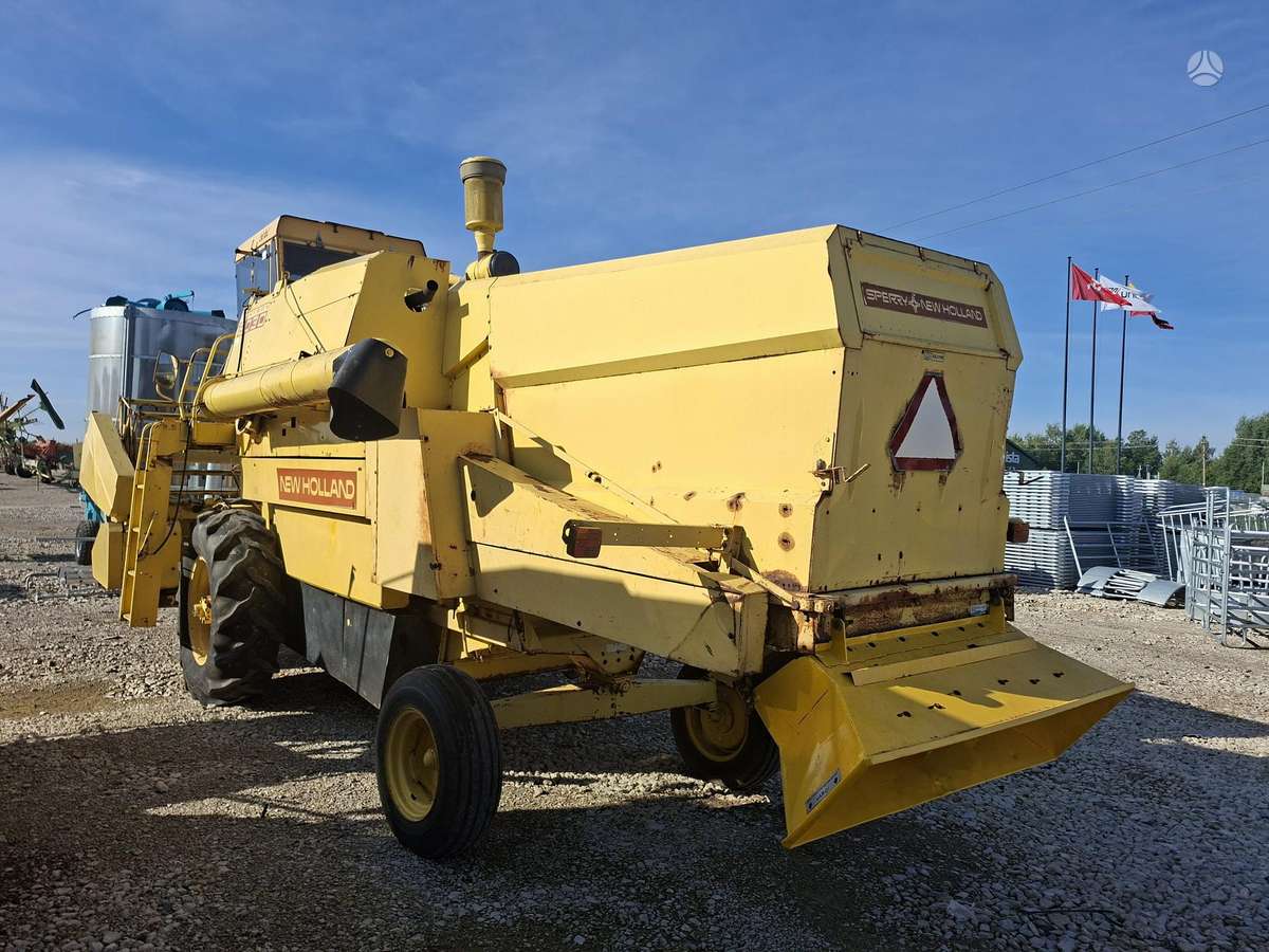 New Holland 8030, combine harvesters