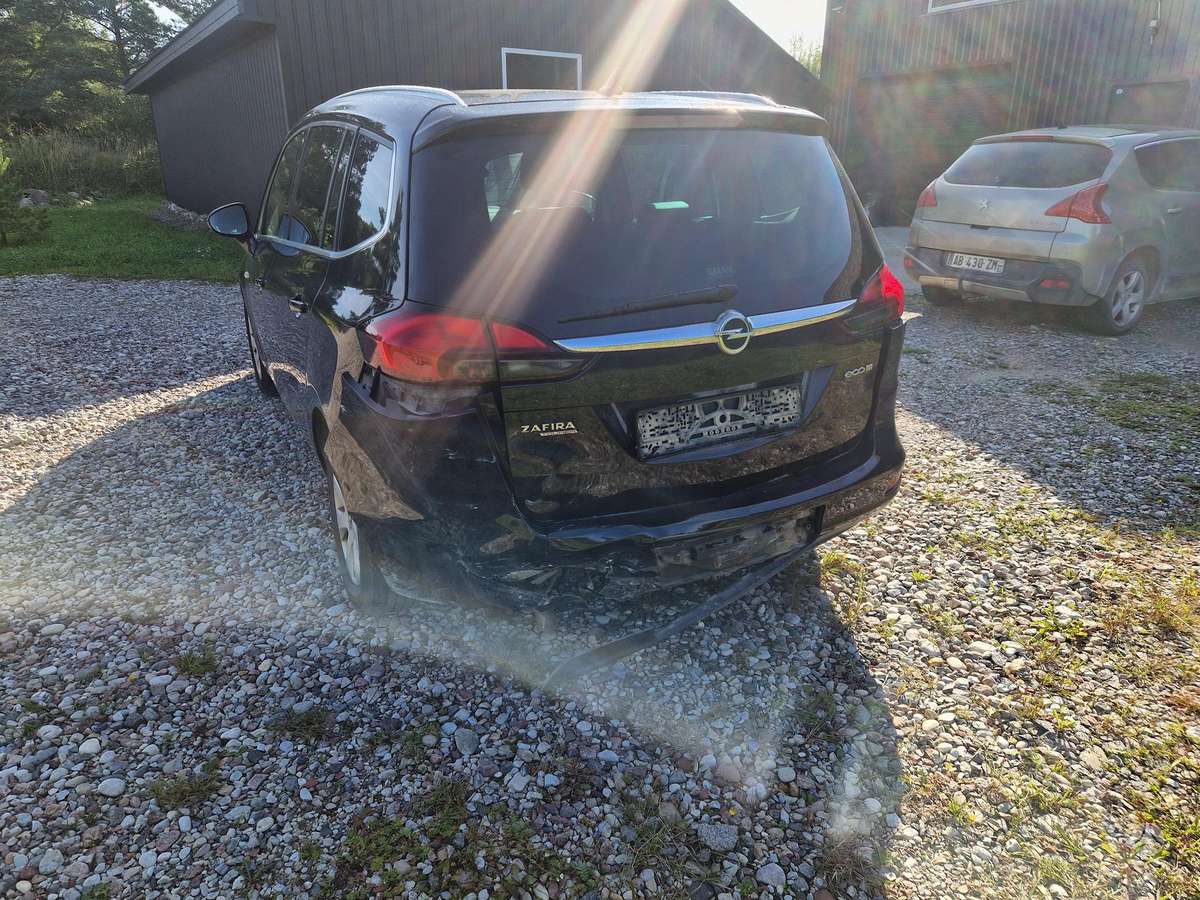 Opel Zafira Tourer dalimis