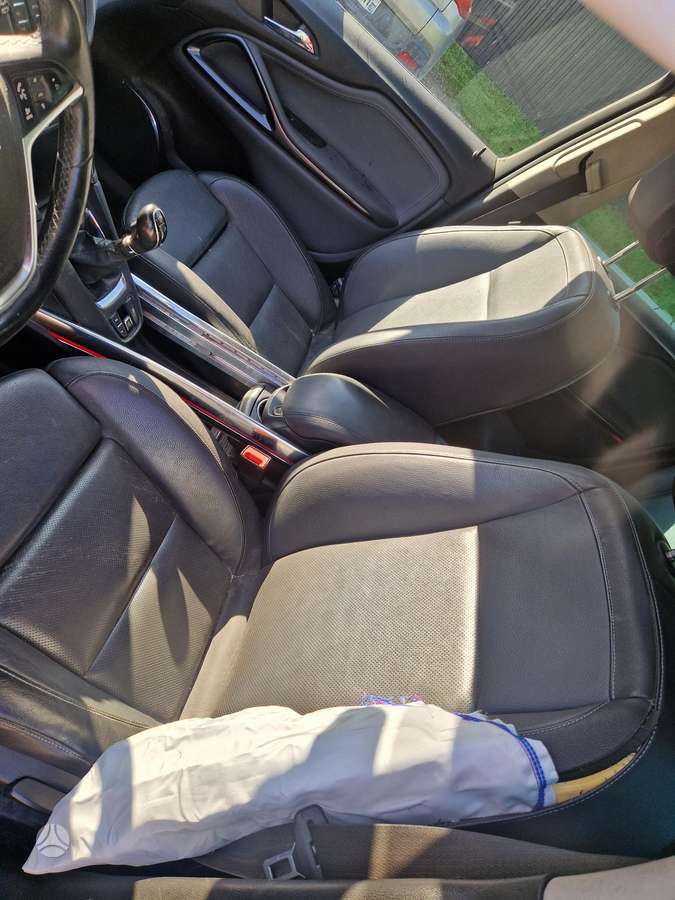Opel Zafira Tourer dalimis