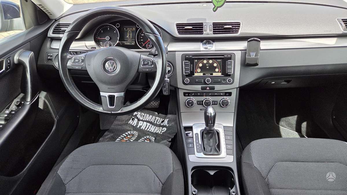 Volkswagen Passat - 11