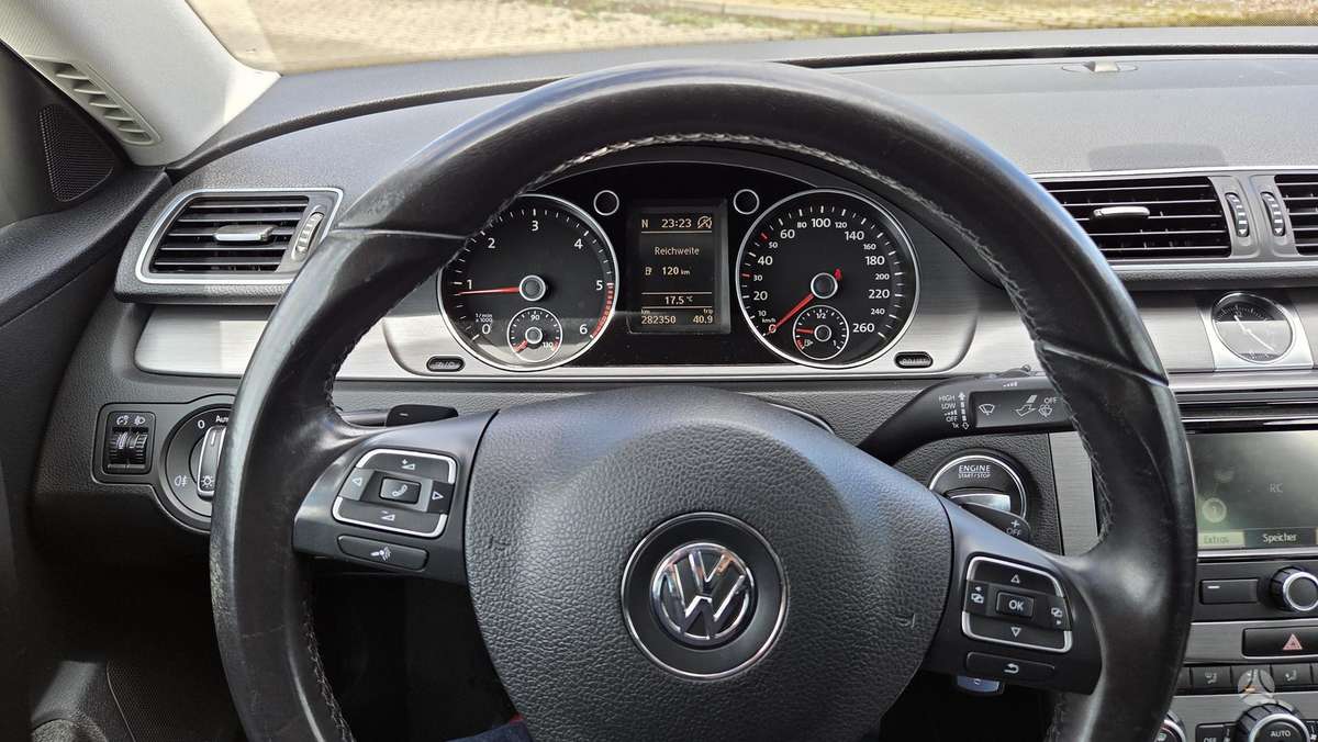 Volkswagen Passat - 12