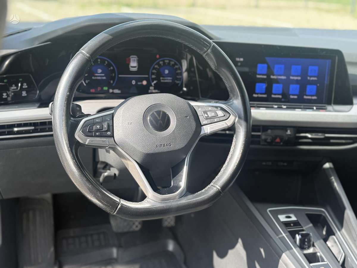 Volkswagen Golf - 8