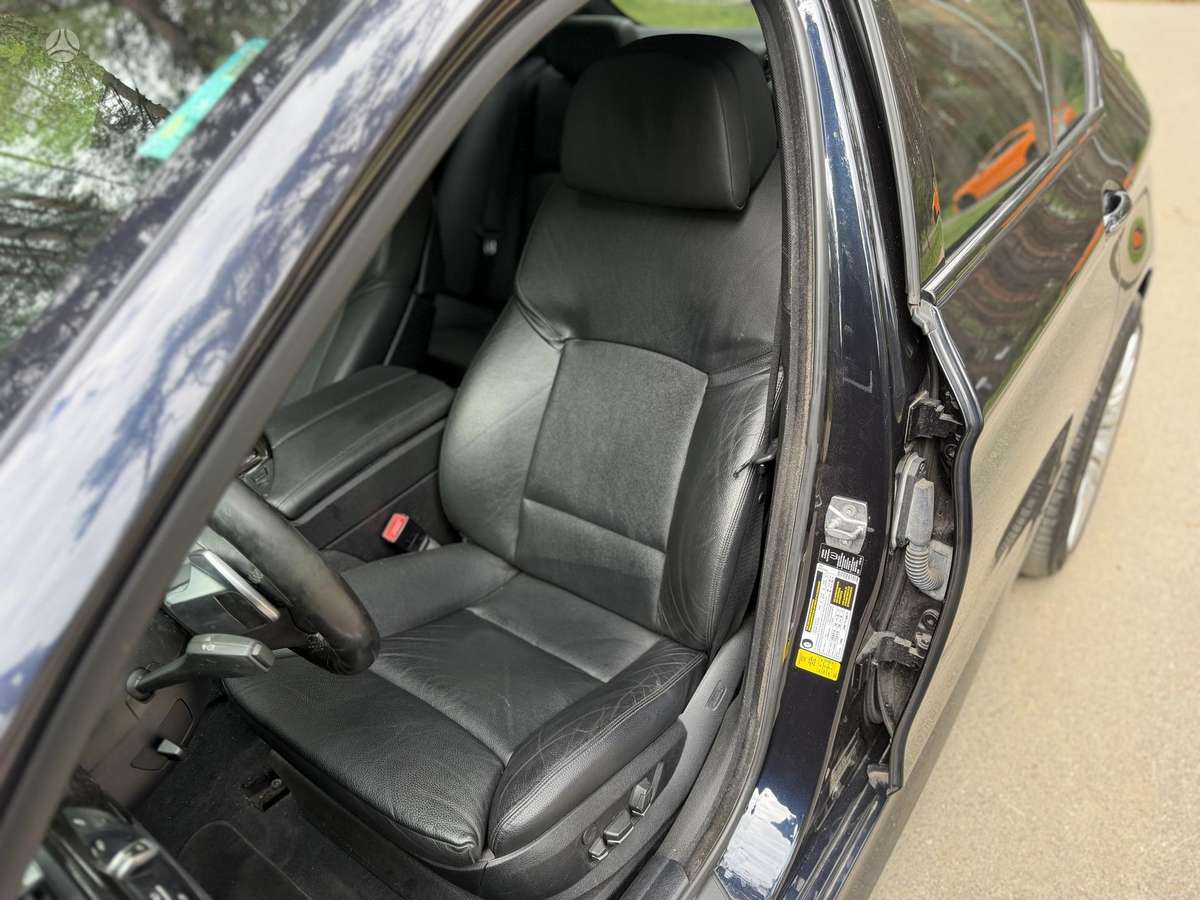 BMW 535, Седан