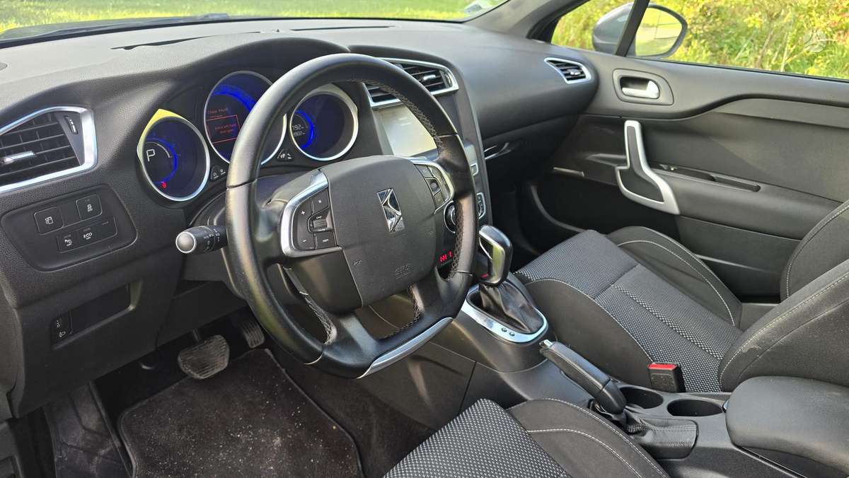 Citroen DS4, 1.6 l., hatchback