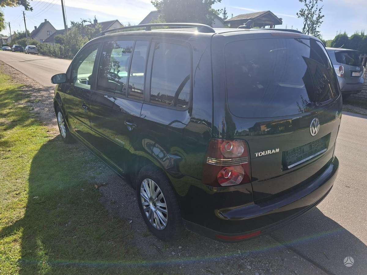 Volkswagen Touran - 4