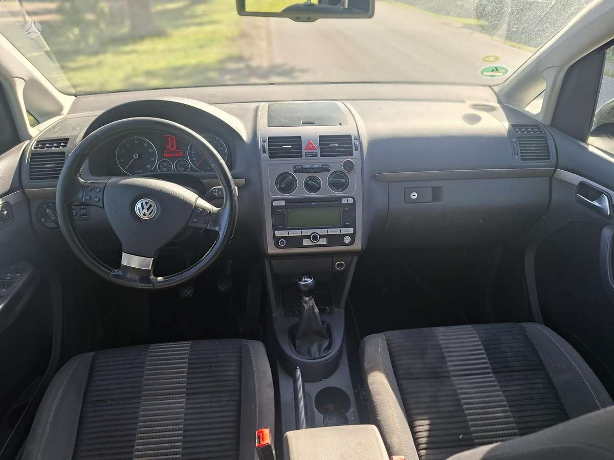 Volkswagen Touran - 6