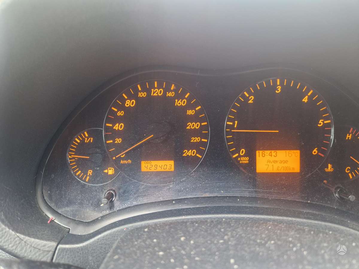 Toyota Avensis - 10