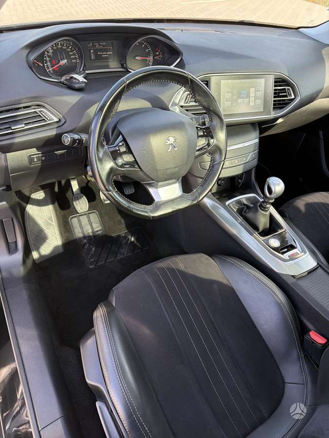 Peugeot 308, 1.2 l., Универсал