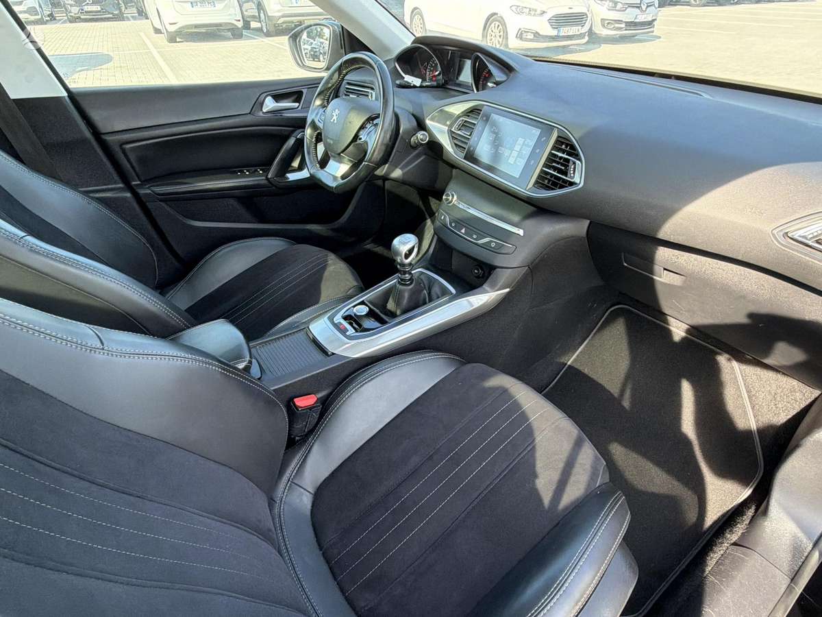 Peugeot 308, 1.2 l., Универсал