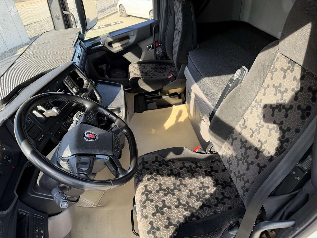 Scania S500 A4X2NA, double sleeper