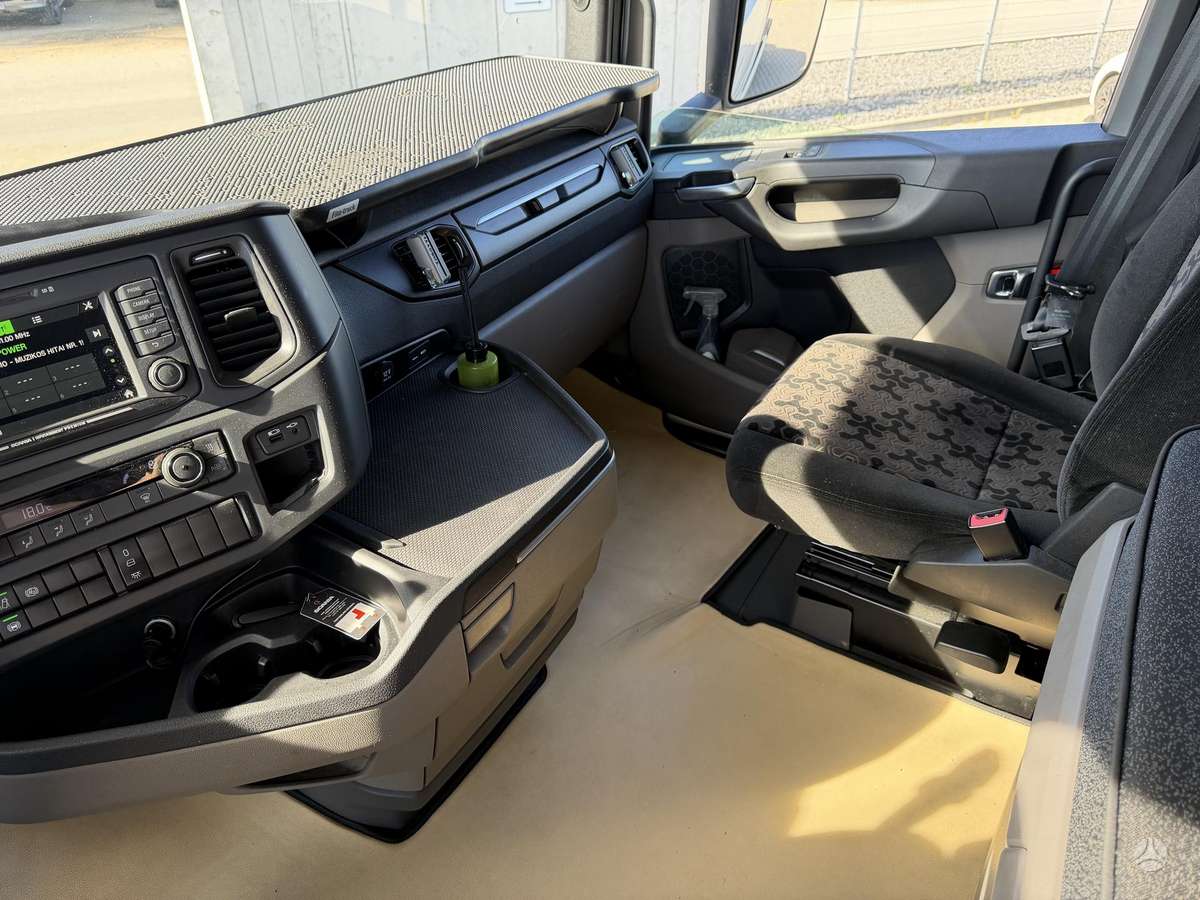 Scania S500 A4X2NA, double sleeper
