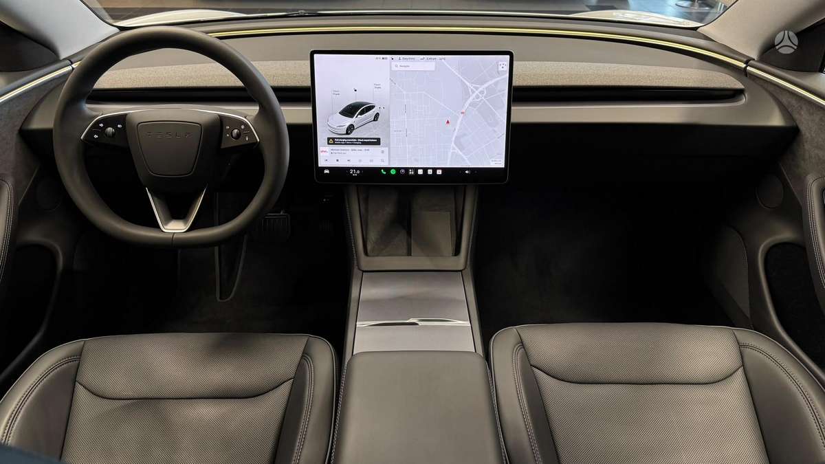 Tesla Model 3, Седан