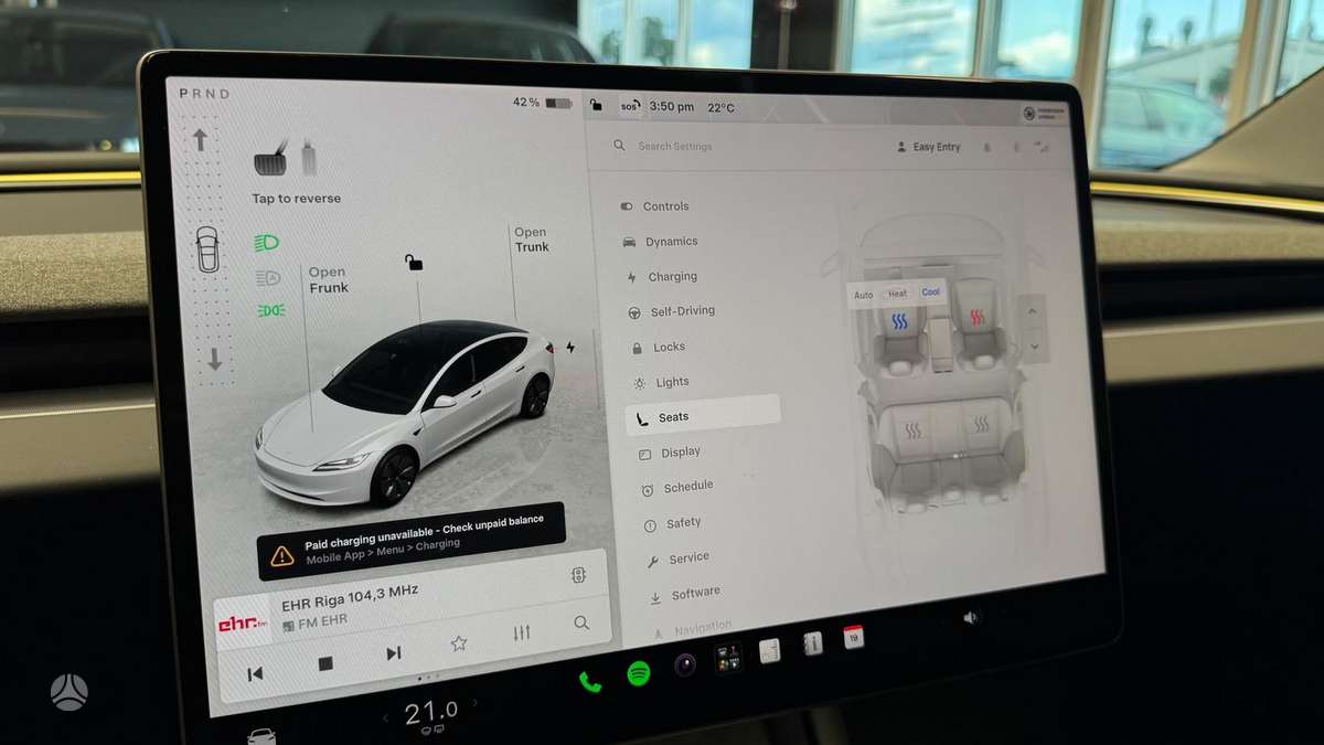 Tesla Model 3, Седан