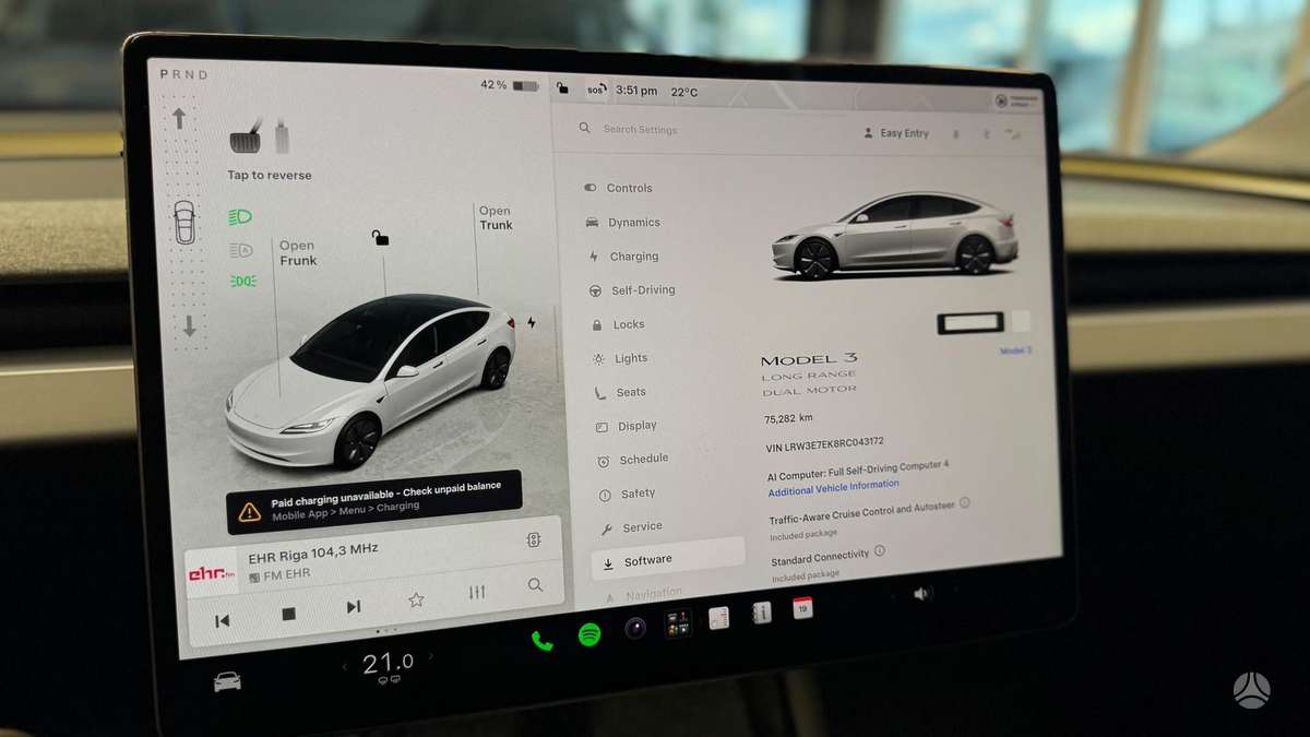 Tesla Model 3, Седан