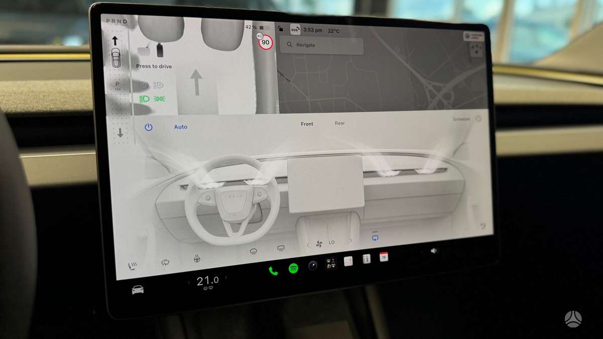 Tesla Model 3, Седан
