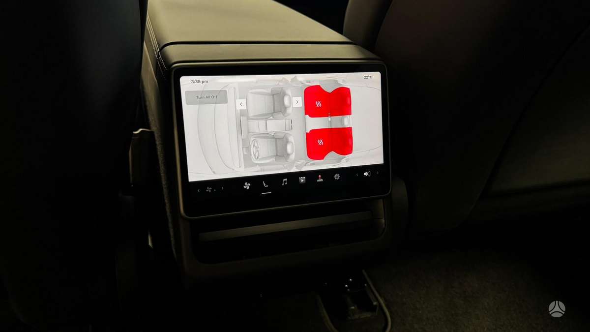 Tesla Model 3, Седан