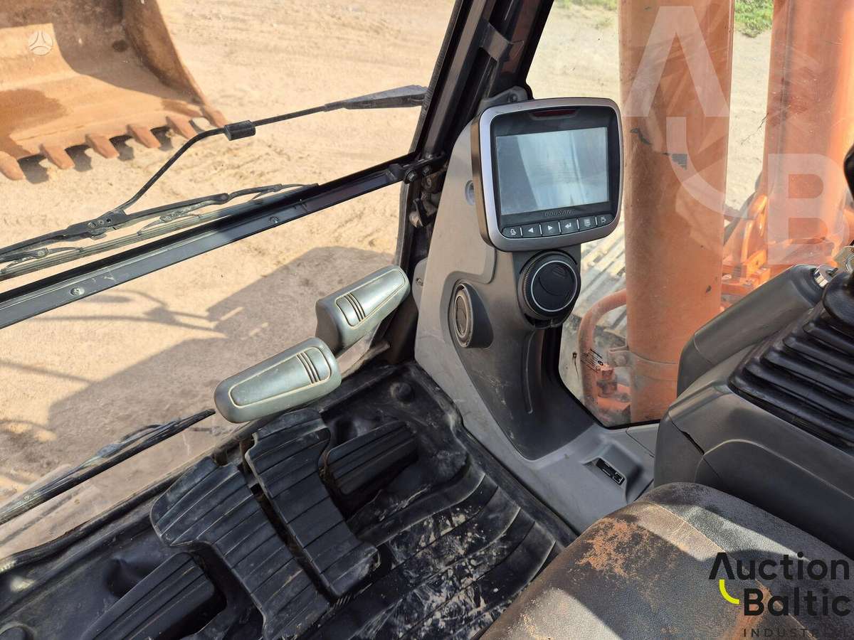 Doosan DX 225 LC, ekskavatoriai