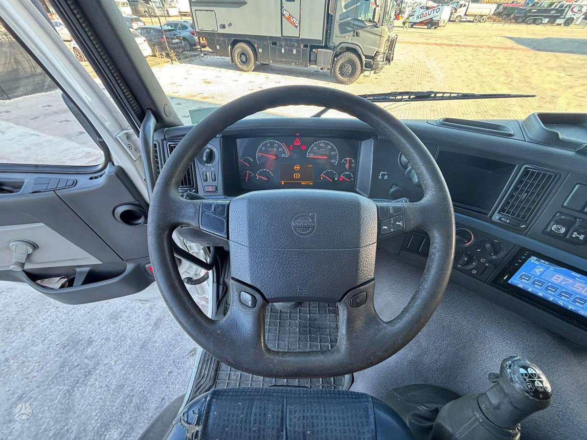 Volvo FM 300 6x6, шасси