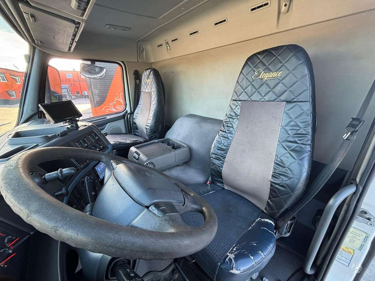 Volvo FM 300 6x6, шасси