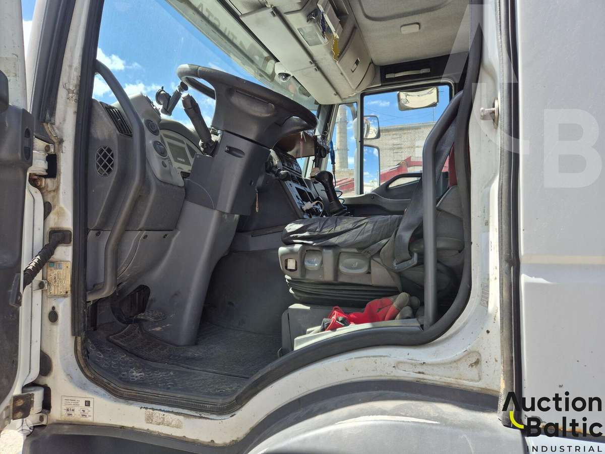Iveco AD260T35, самосвалы