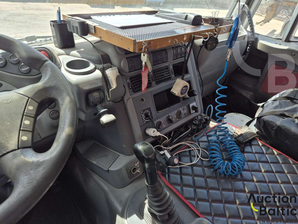 Iveco AD260T35, самосвалы
