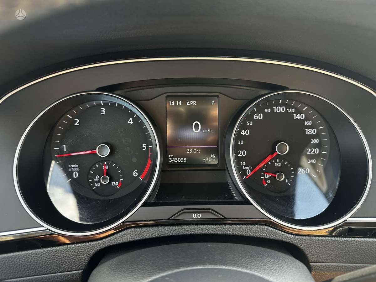 Volkswagen Passat - 10