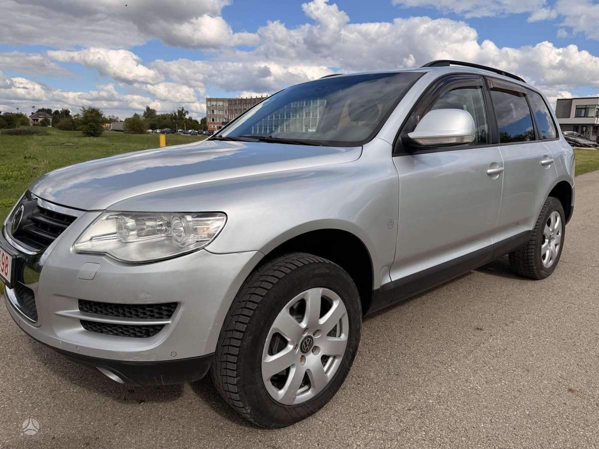 Volkswagen Touareg - 1