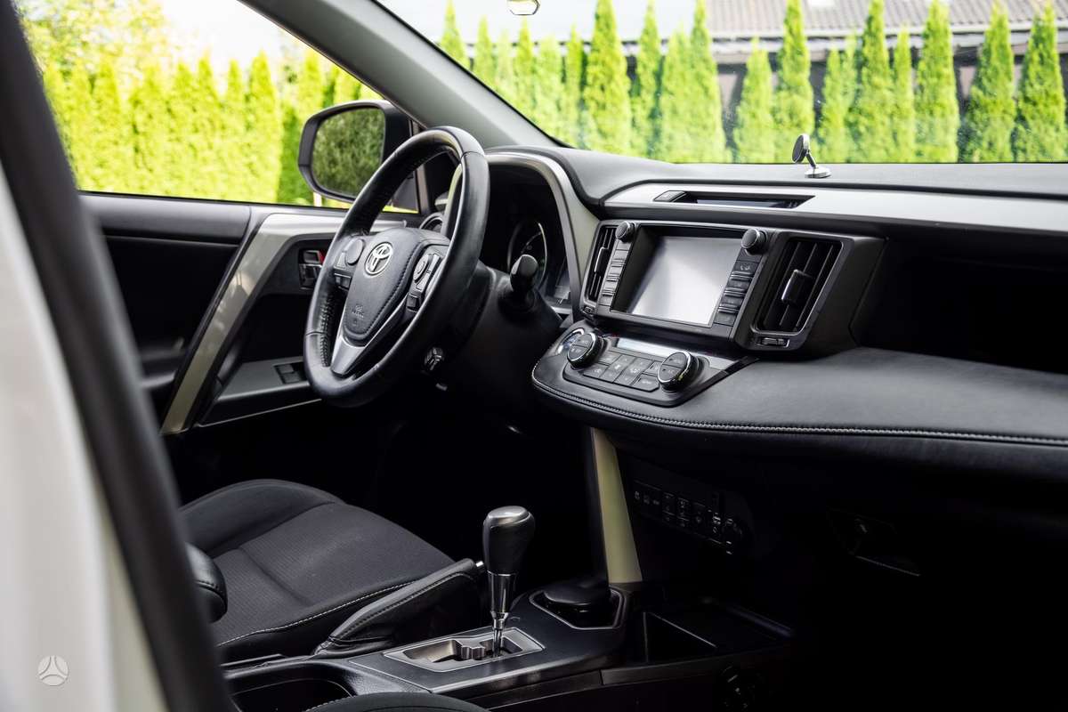 Toyota RAV4 - 10