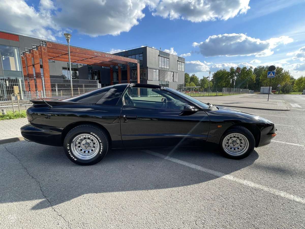 Pontiac Firebird - 9