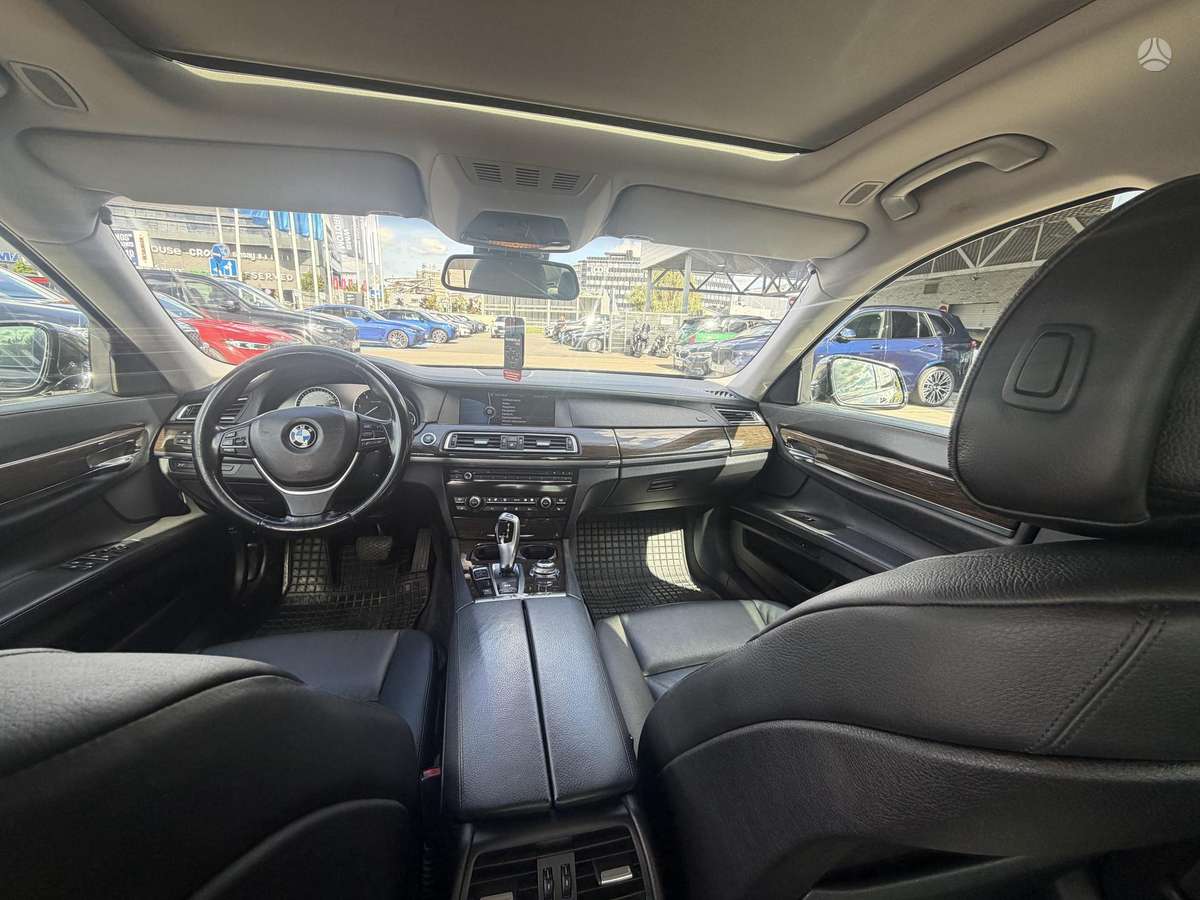 BMW 730, Лимузин