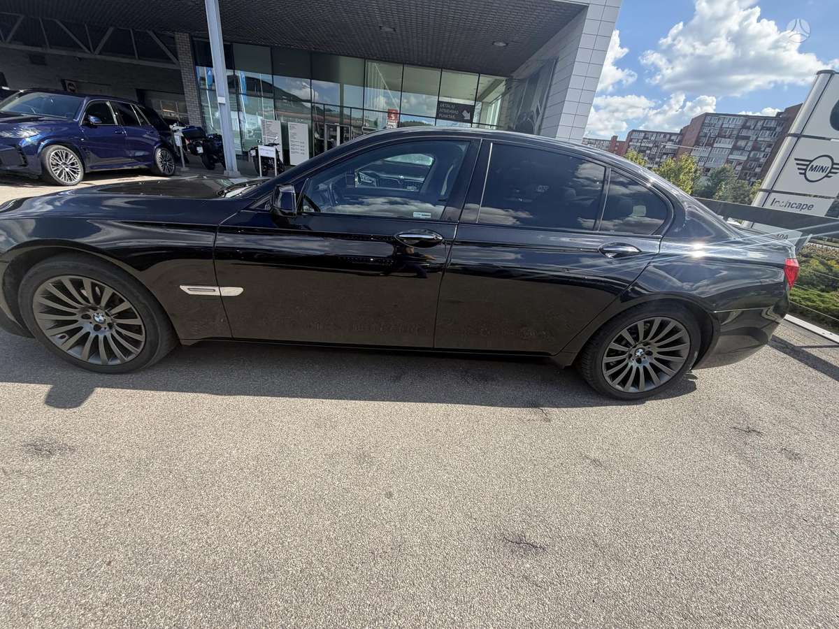BMW 730, limousine