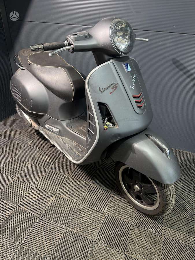 Piaggio Vespa 300cc, мотороллеры / мопеды