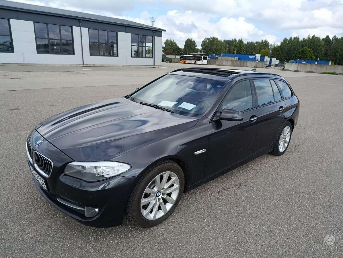 BMW 520, universalas