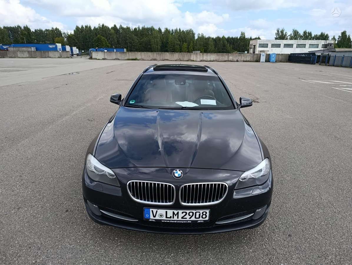 BMW 520, universalas