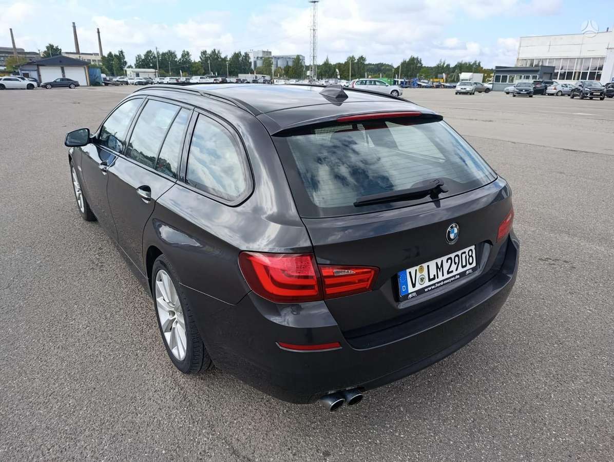 BMW 520, universalas