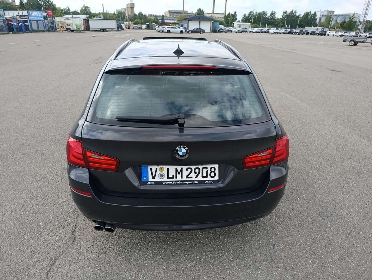 BMW 520, universalas