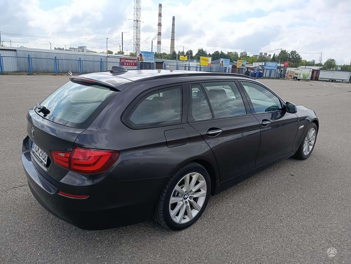 BMW 520, universalas