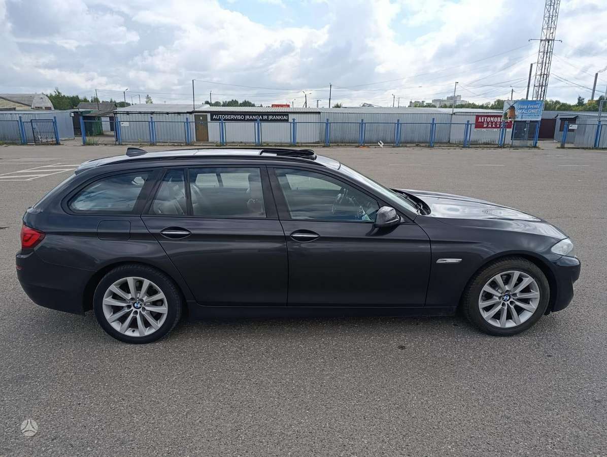 BMW 520, universalas