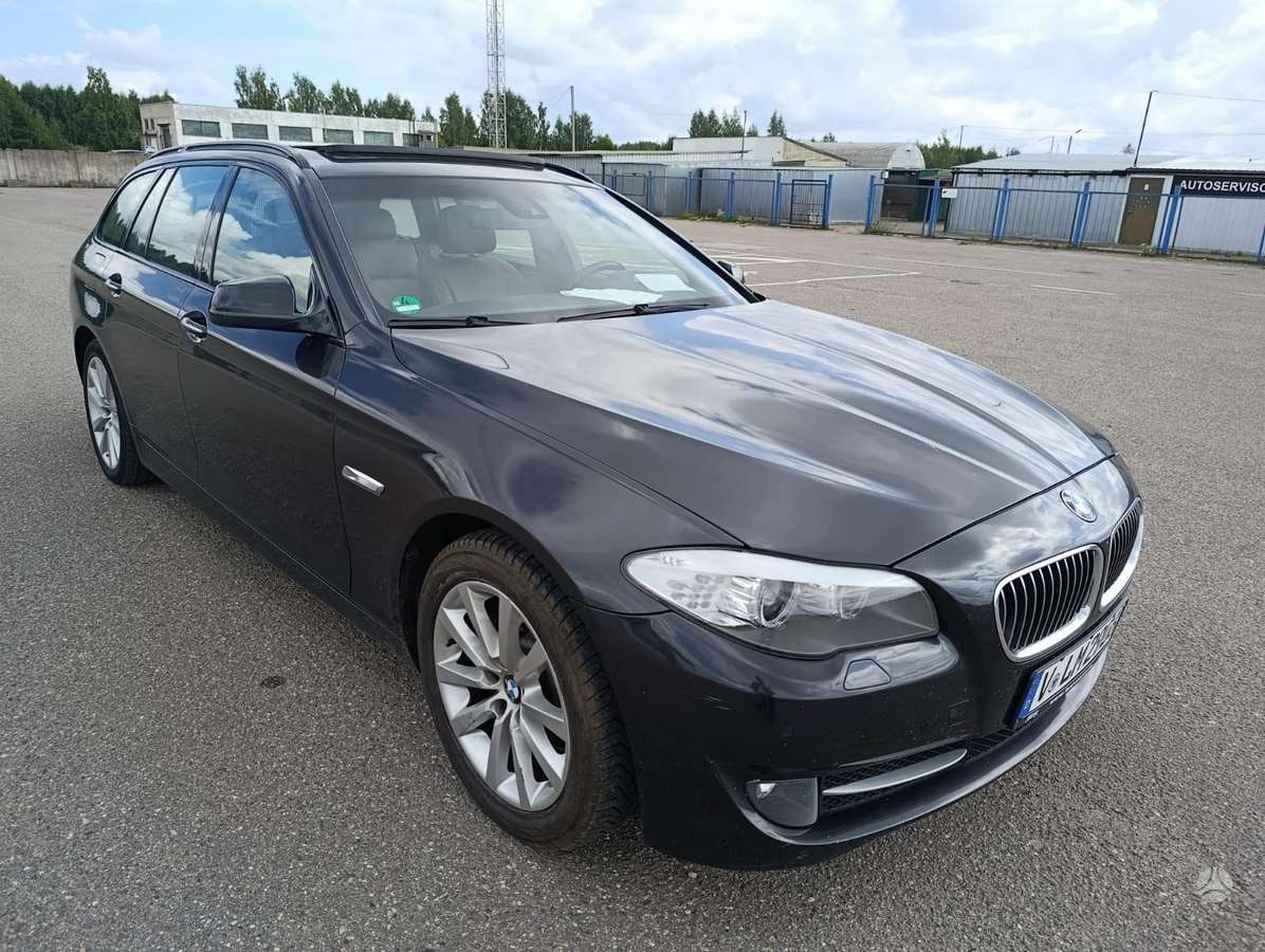 BMW 520, universalas