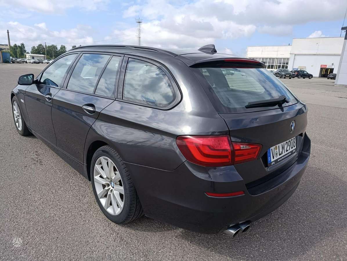 BMW 520, universalas