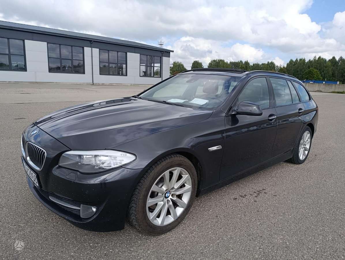 BMW 520, universalas