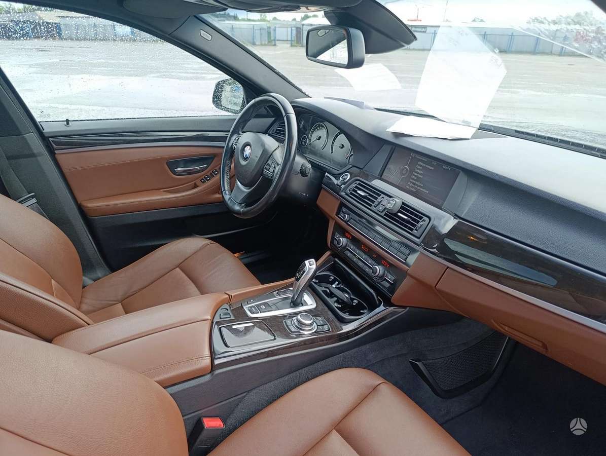 BMW 520, universalas