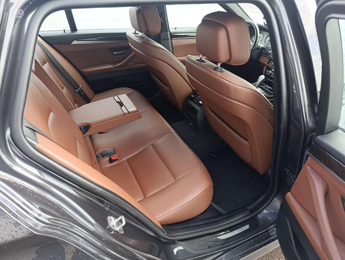 BMW 520, universalas