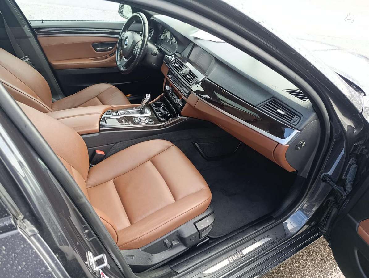 BMW 520, universalas