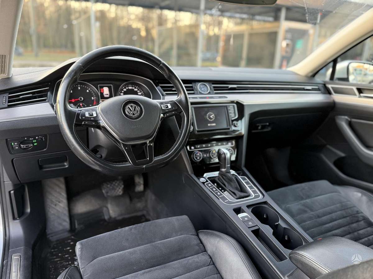 Volkswagen Passat - 11