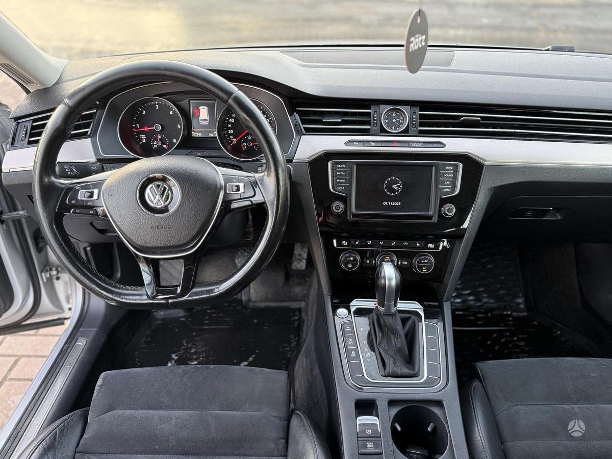 Volkswagen Passat - 12