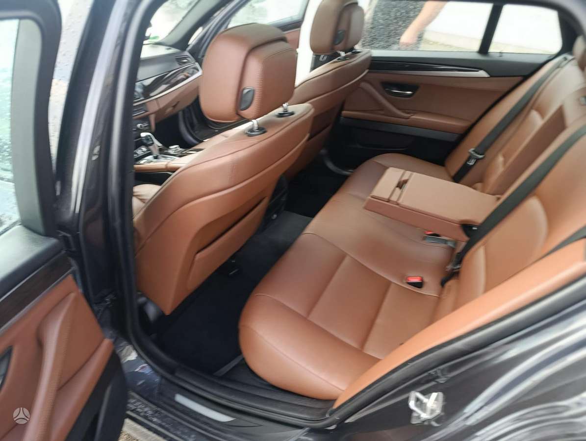 BMW 520, universalas
